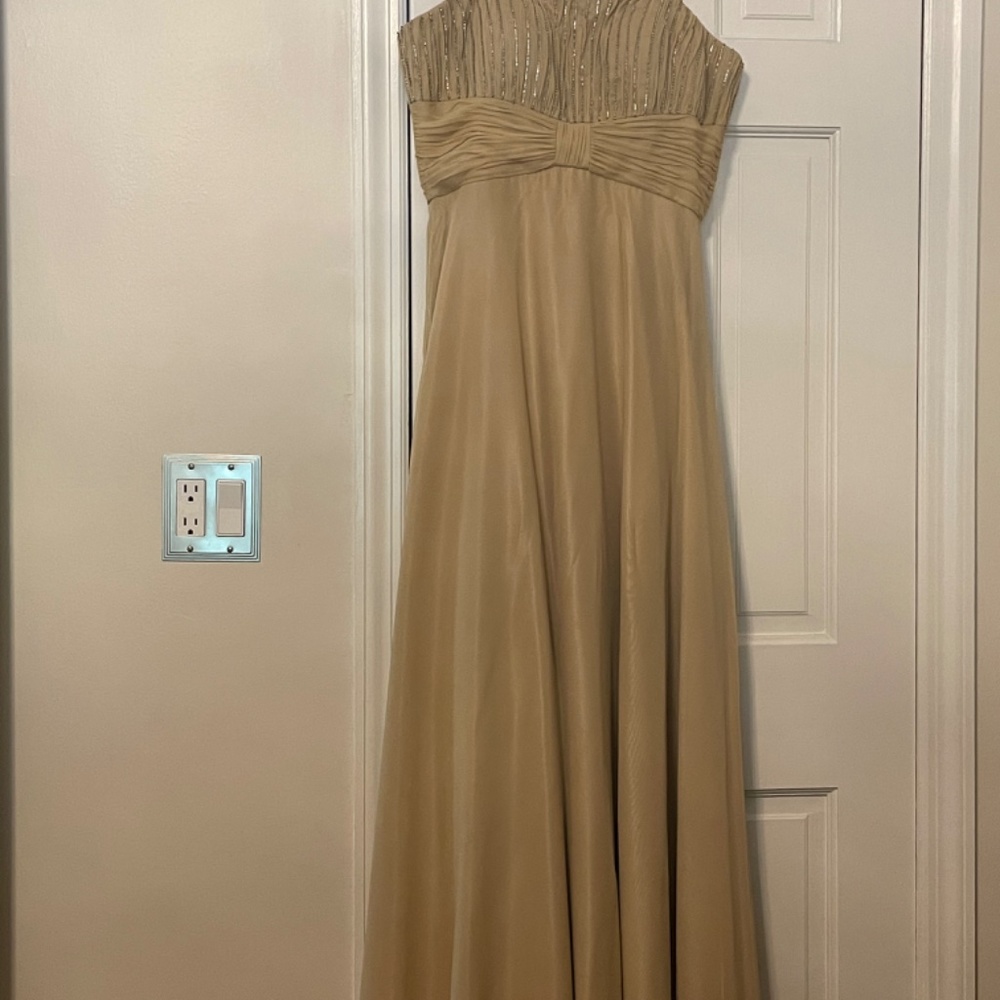 Beautiful "cachet" formal/bridesmaid Gown - Picture 2 of 3